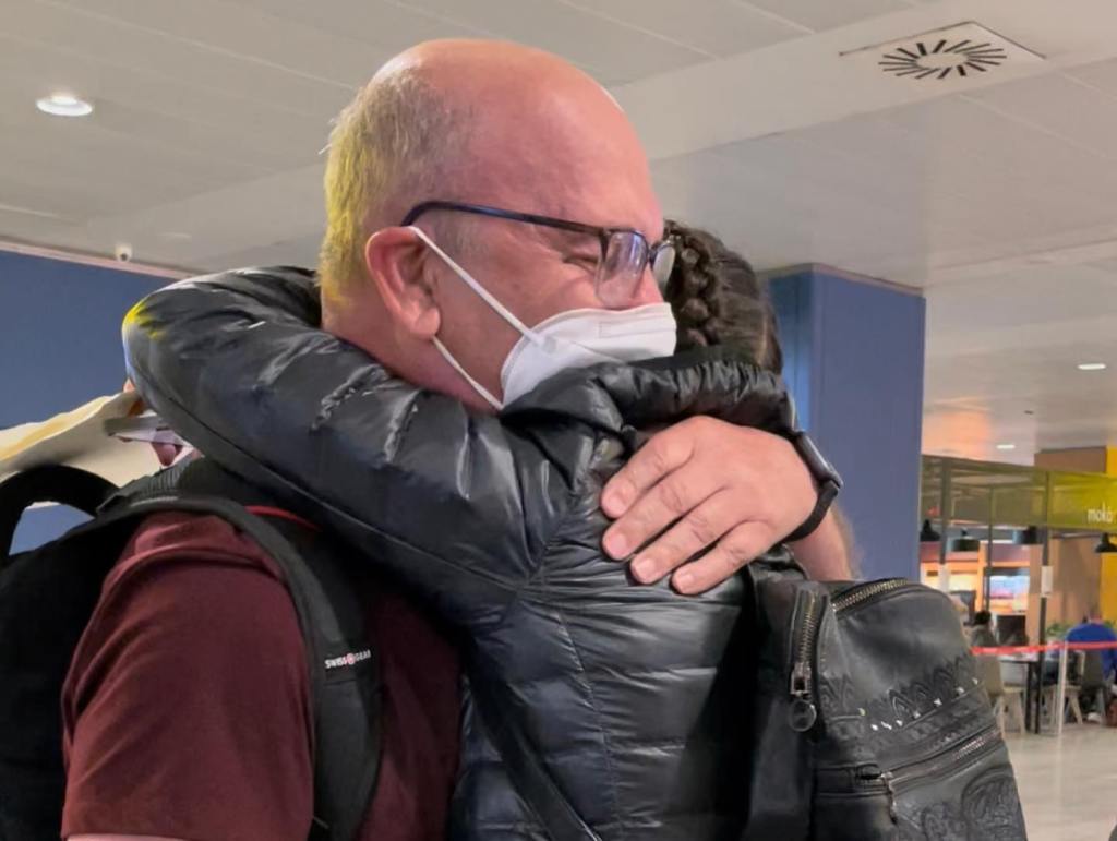Luciano "Robert" all'arrivo in aeroporto